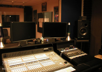 錄音棚解決方案 專業聲學裝修與電視機的整合設計