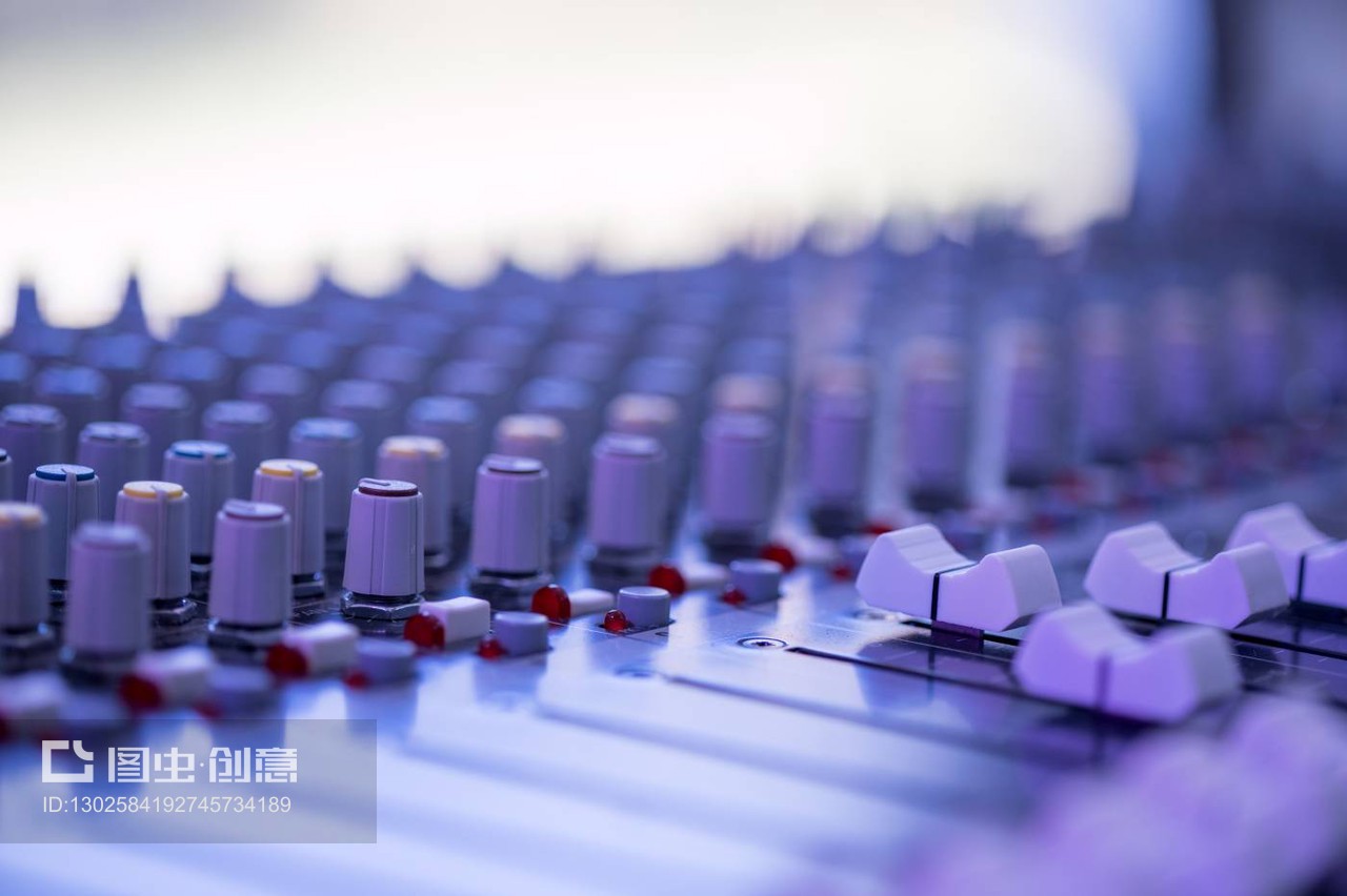 錄音室調音臺 專業音樂制作與動畫片的完美結合